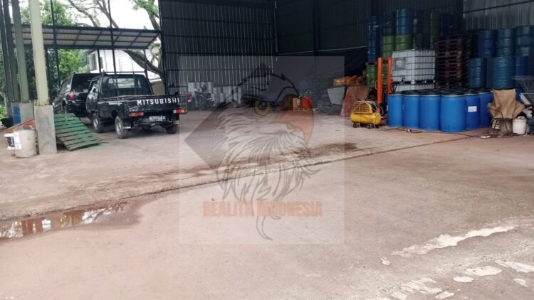 PEMERINTAH TERKESAN LAMBAN, PABRIK CAT DIDUGA TAK BERIZIN DI JONGGOL MASIH BEROPERASI BEBAS!