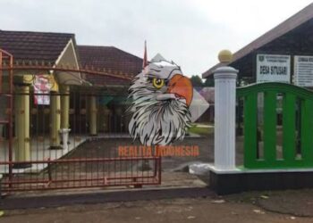 “Proyek Miliaran Asal Jadi? Pengaspalan Jalan Desa Situsari Baru Seumur Jagung Sudah Dikeluhkan Warga”