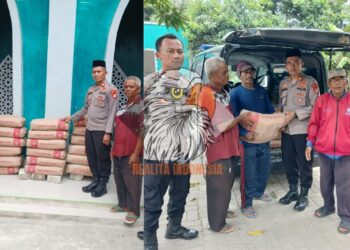 Safari Kamtibmas: Kapolsek Muaragembong Serahkan Bantuan Renovasi Masjid