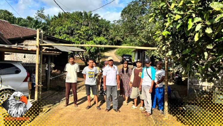Akses Jalan Rusak Parah Akibat Truk Sawit, Warga Desa Kertarahayu Blokir Jalan: “Mana Tanggung Jawab CSR PTPN IV?”
